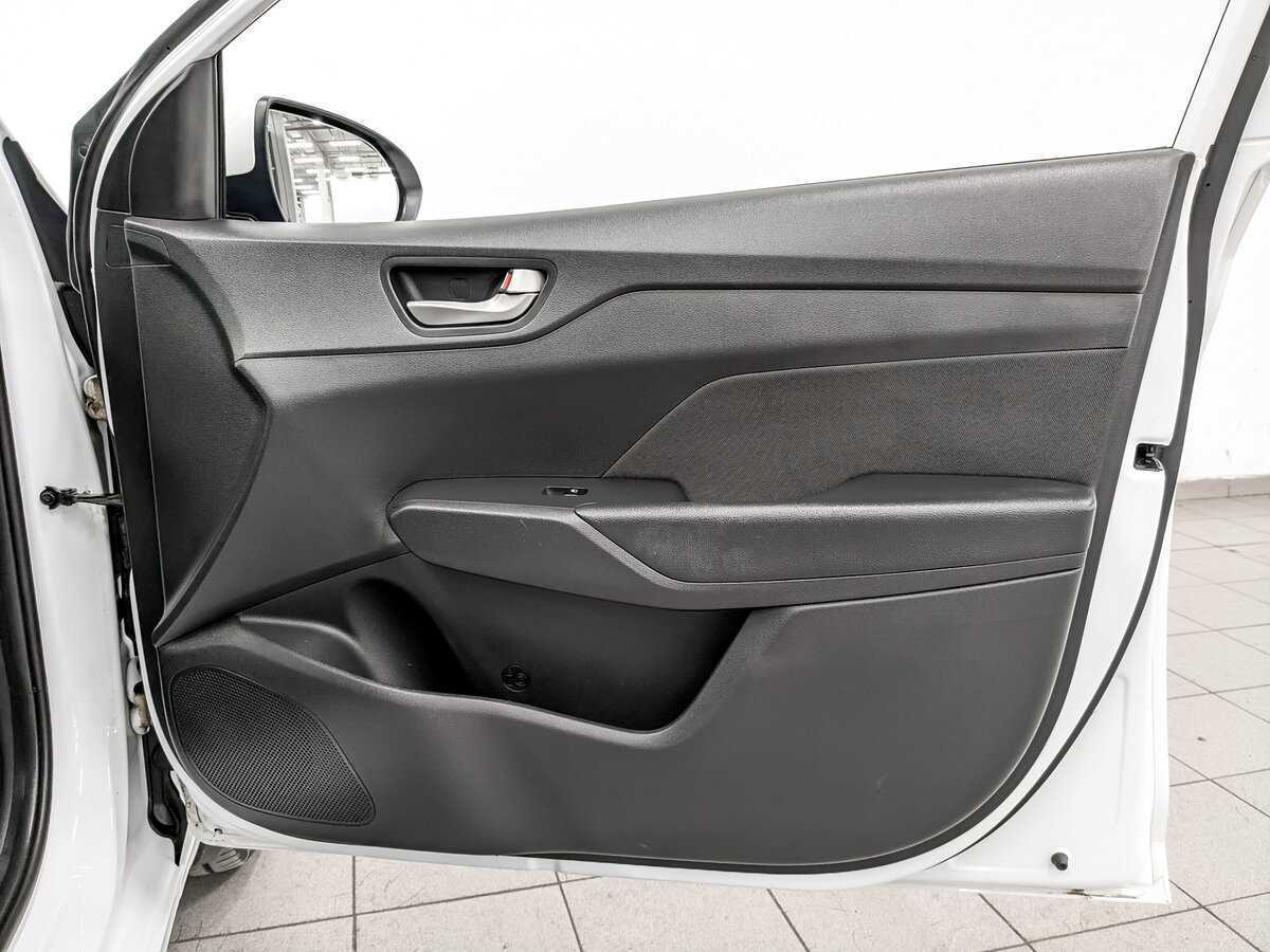 Купить Hyundai Solaris, 2017, 107 457 км, фото №24