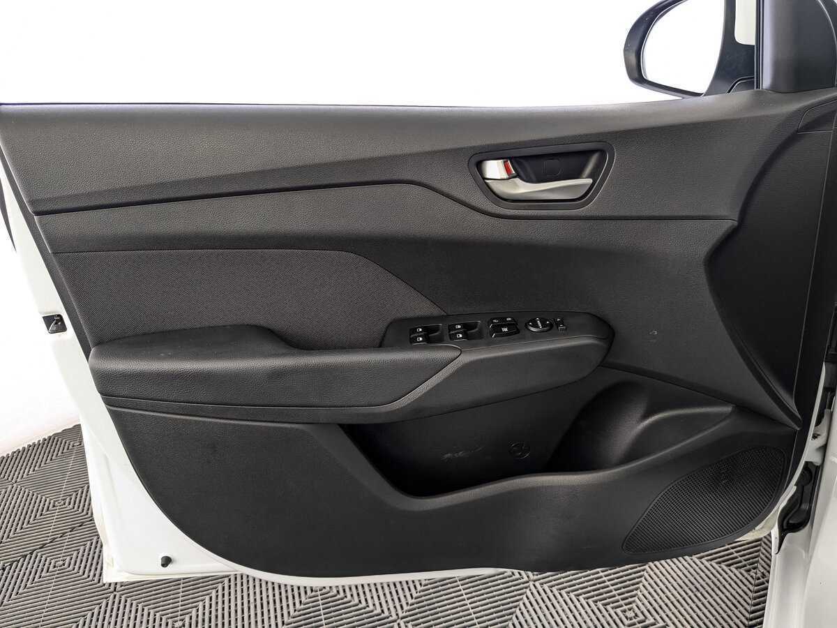 Купить Hyundai Solaris, 2017, 147 719 км, фото №17