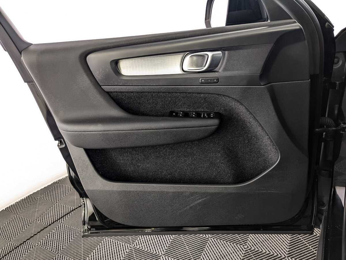 Купить Volvo XC40, 2021, 66 788 км, фото №19