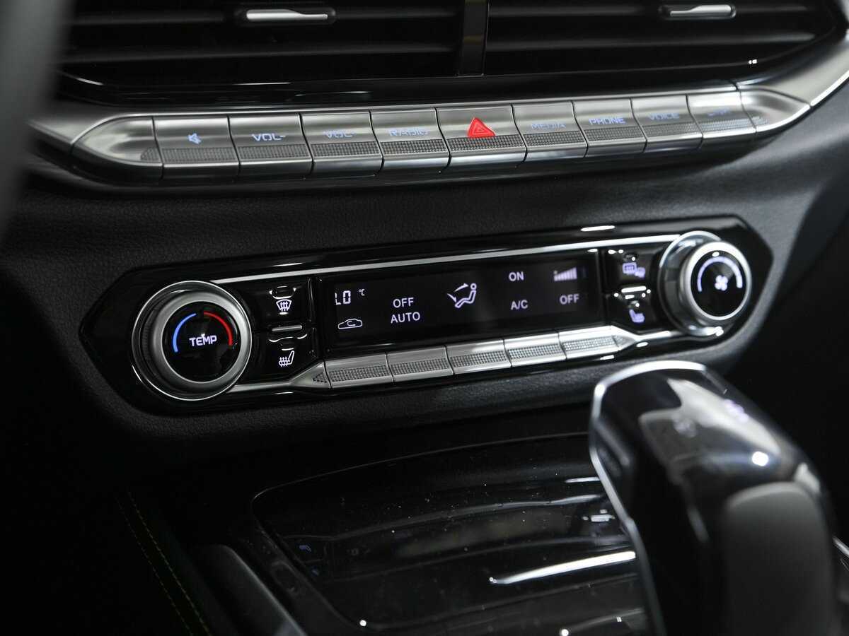 Купить FAW Bestune T77, 2023, 80 км, фото №15