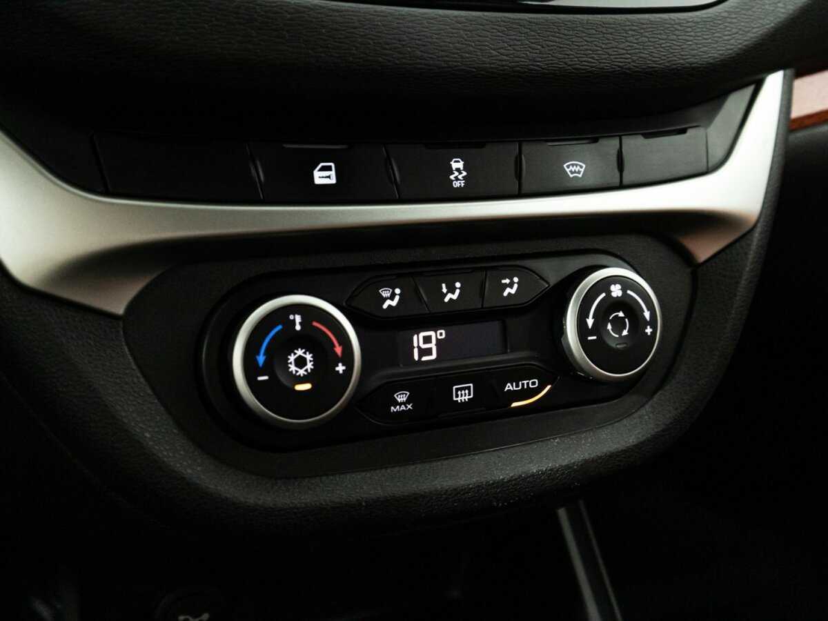 Купить Lada (ВАЗ) Vesta SW Cross, 2018, 107 231 км, фото №16