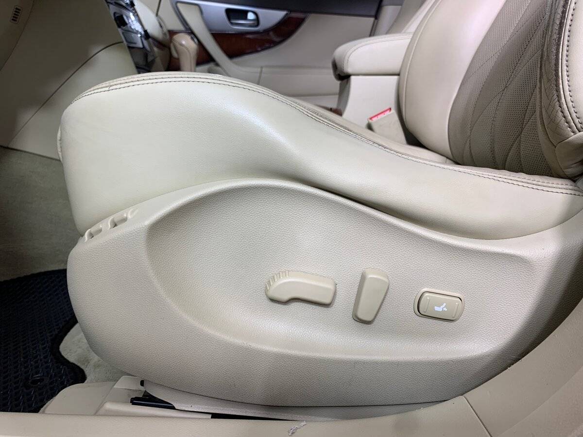 Купить Infiniti FX30d, 2012, 200 327 км, фото №17